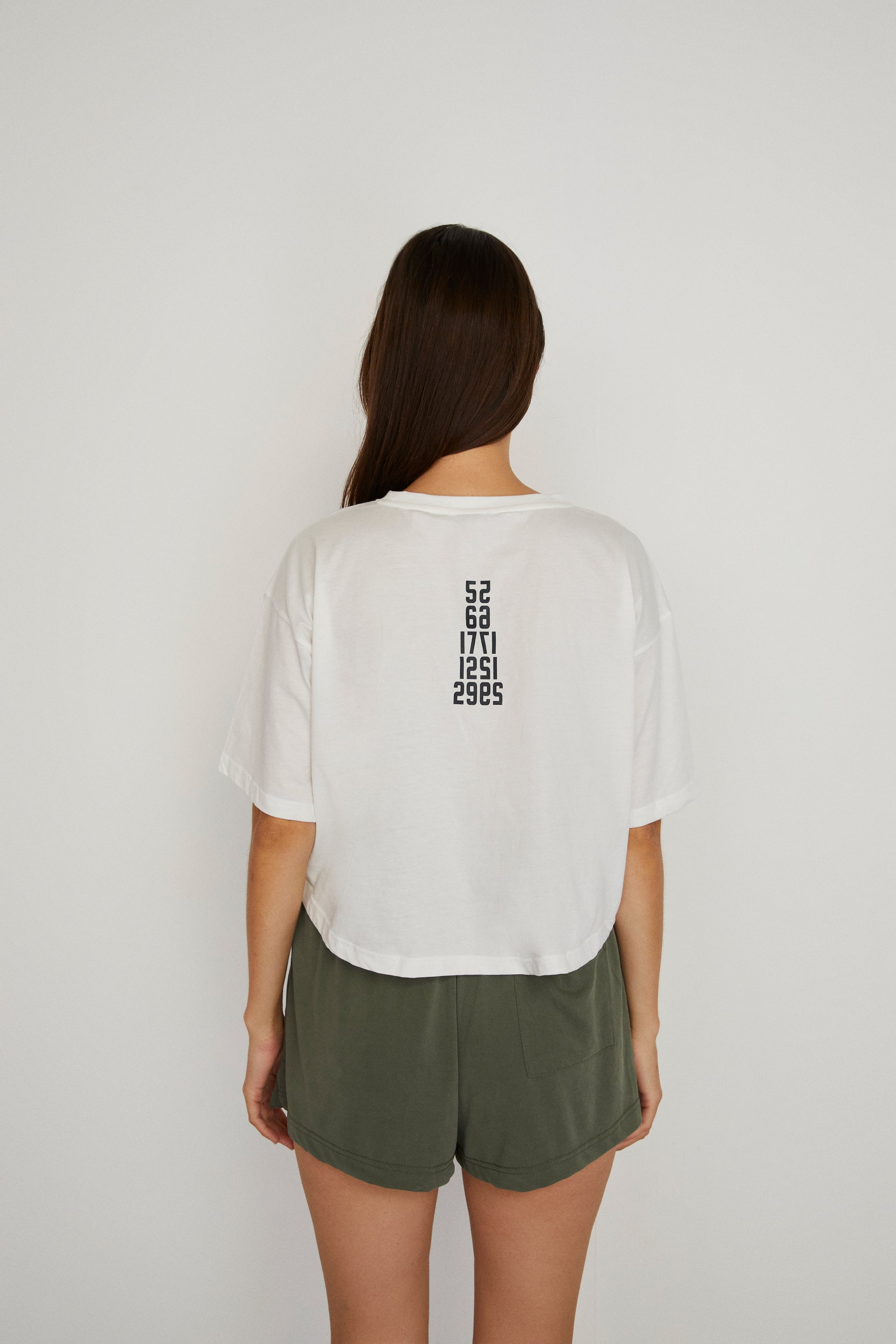 ★ILLIGO★ Check Applique Loose Crop T-Shirt 2color MUSINSA公式 | ILLIGO Check Applique Loose Crop T-Shirt White
